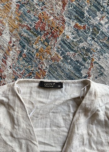 Koton V yaka krem rengi crop tişört
