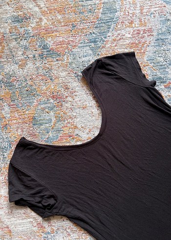 Siyah V Yaka Tişört - Görsel 3