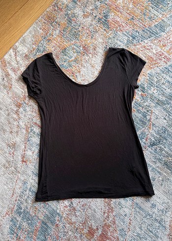 Siyah V Yaka Tişört - Görsel 2