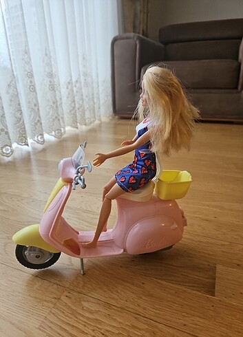 Beden Barbie motor ve Barbie bebek