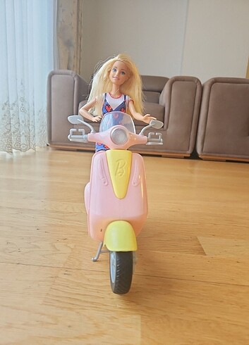 Barbie motor ve Barbie bebek