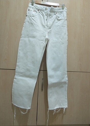 Beyaz renk zara marka pantolon