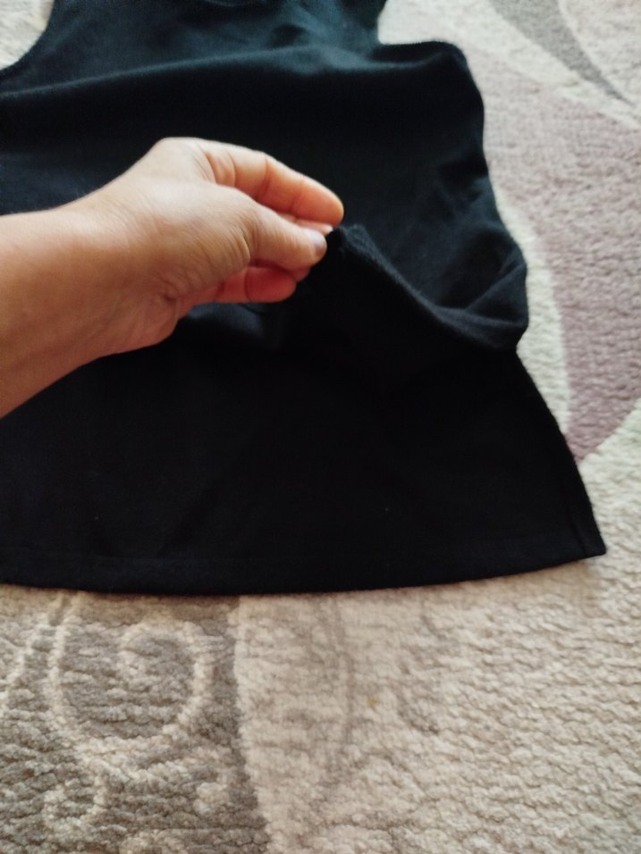 Siyah Yarım Boğazlı Kolsuz kazak. - Görsel 4