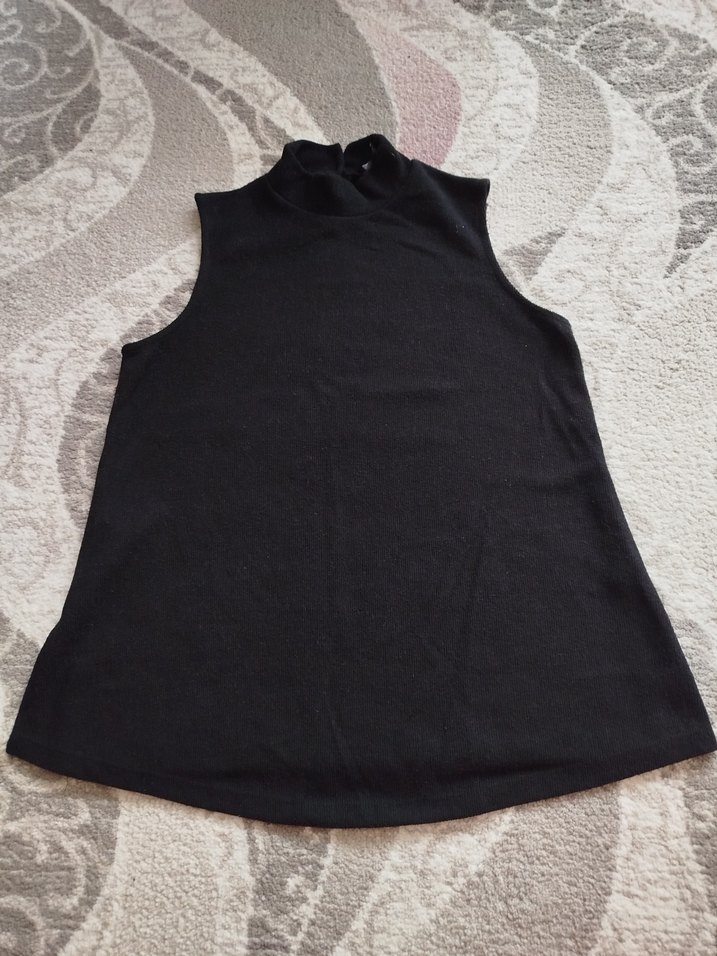 Siyah Yarım Boğazlı Kolsuz kazak. - Görsel 3