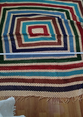 Kare Desenli Çok Renkli Örgü masa örtüsü. - Görsel 3