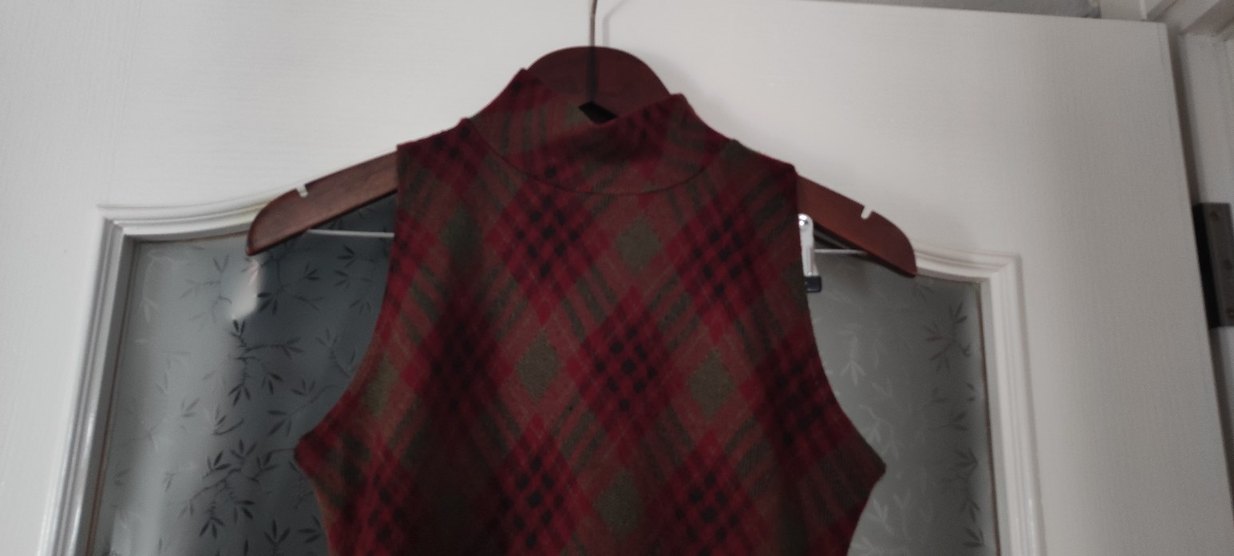 Bordo Yüksek Yaka Midi Kolsuz Elbise - Görsel 3