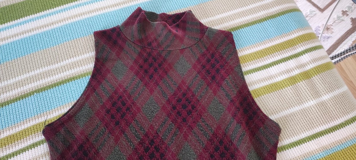 Bordo Yüksek Yaka Midi Kolsuz Elbise - Görsel 4