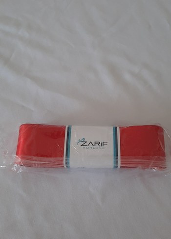 Saten kırmızı kurdele