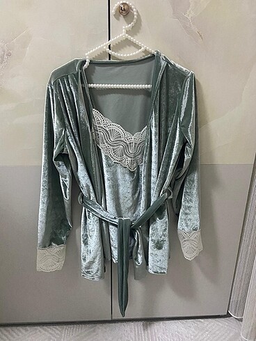 Dantelli kadife pijama takımı