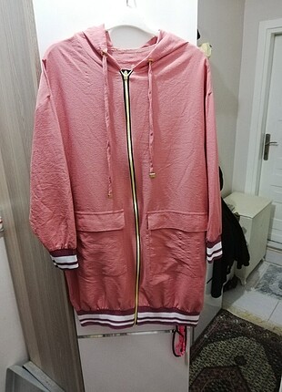 Pembe triko. 