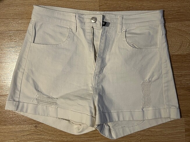 H&M yırtık kot şort