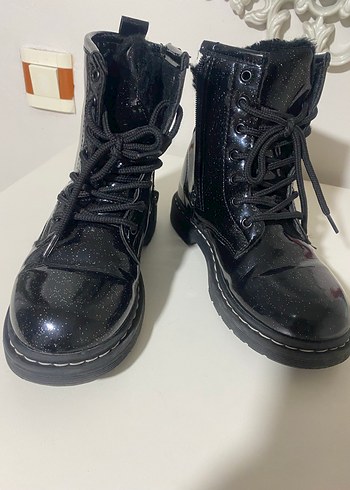 Kız Çocuk Siyah Lastik Goth Bot