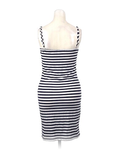 m Beden PreLoved Kısa Elbise %70 İndirimli.