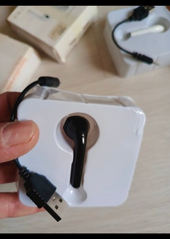 Beyaz siyah i7 Kulaklık ve USB Kablosu - Görsel 3