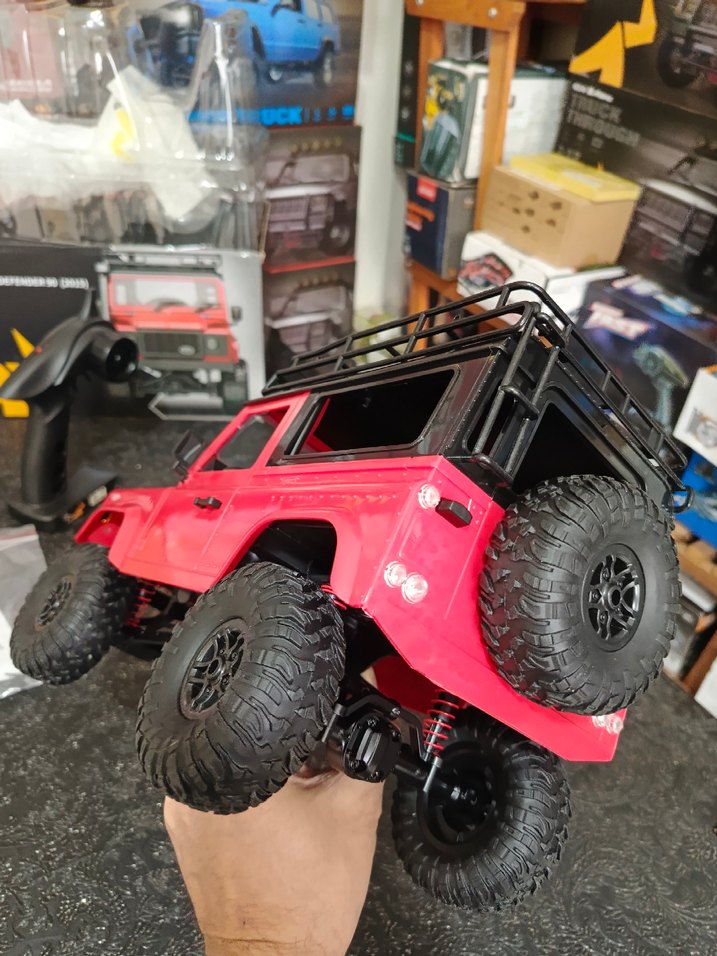 Kırmızı Land Rover Oyuncak Araba - Görsel 3