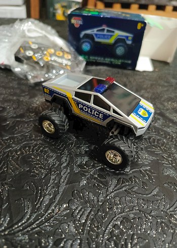 Renkli Polis Temalı Oyuncak Araba - Görsel 3