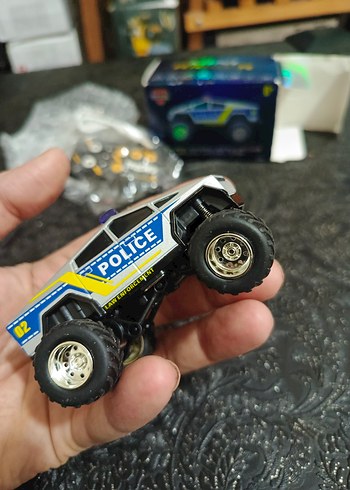 Renkli Polis Temalı Oyuncak Araba - Görsel 4