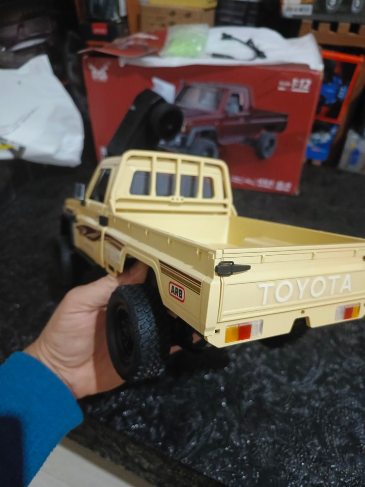 Sarı RC Oyuncak Araba Modeli - Görsel 4