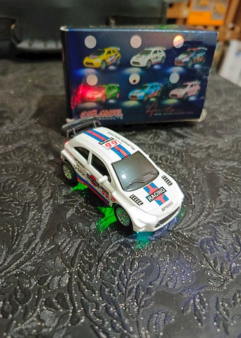 metal Beyaz Yarış Oyuncak Arabası - Görsel 2