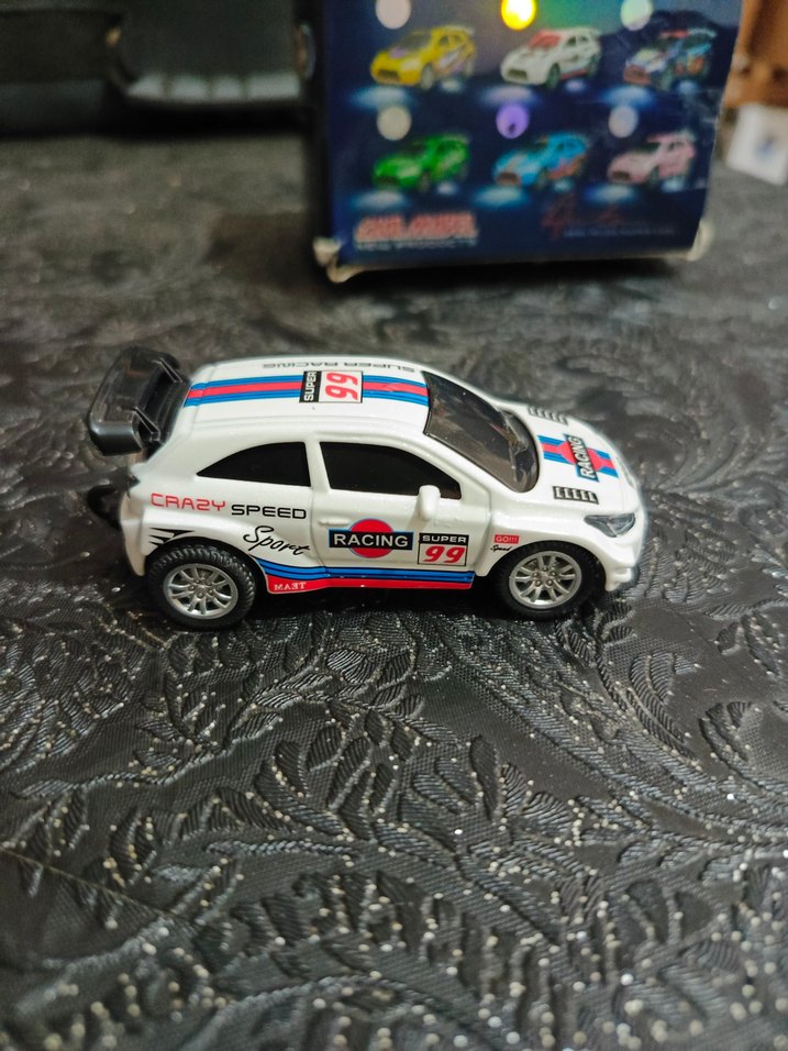 metal Beyaz Yarış Oyuncak Arabası - Görsel 3