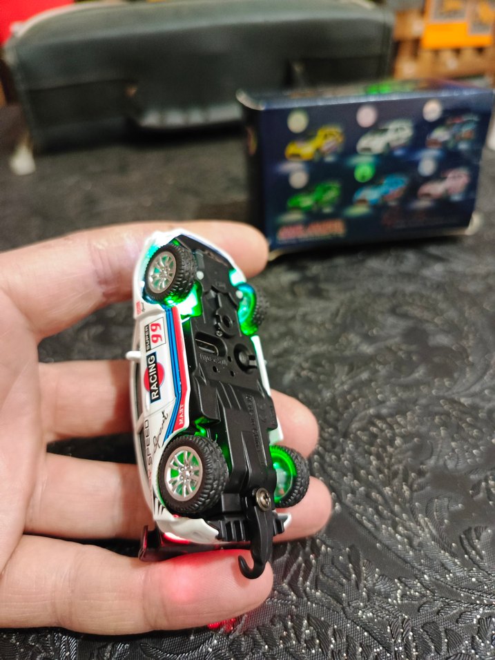 metal Beyaz Yarış Oyuncak Arabası - Görsel 5