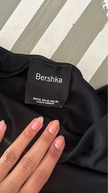 xs Beden BERSHKA fırfırlı straplez elbise