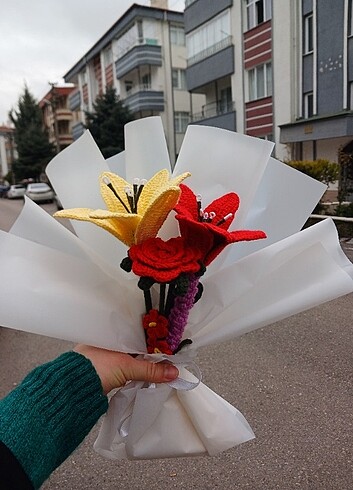 El yapımı örgü buket