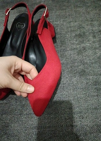 Kırmızı Süet Stiletto Tokalı Kadın Ayakkabı - Görsel 3