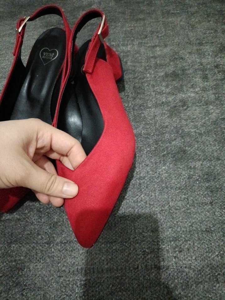 Kırmızı Süet Stiletto Tokalı Kadın Ayakkabı - Görsel 3