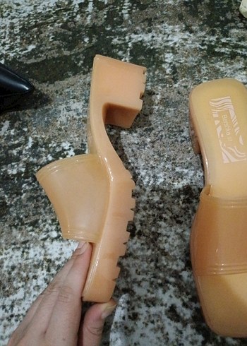 37 Beden Bej Kadın Blok Topuk Terlik