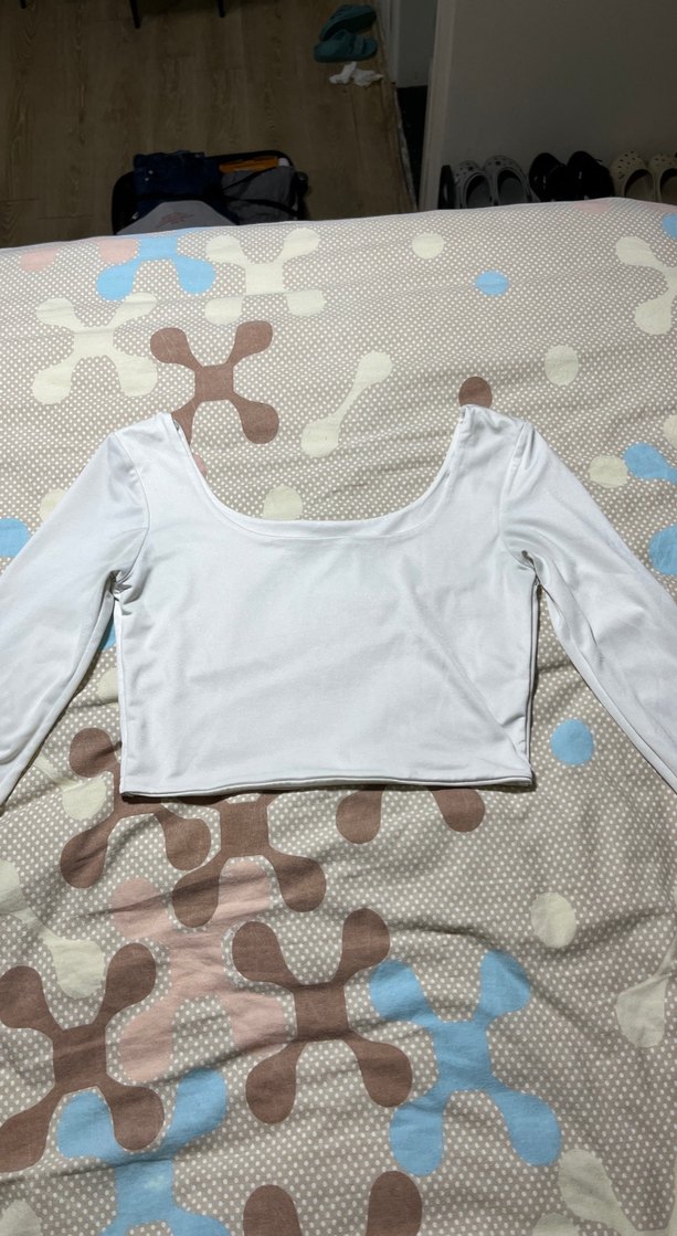 Beyaz Uzun Kollu Crop Top - Görsel 3