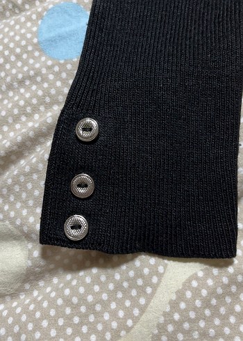 Siyah V Yaka Düğmeli Kadın Kazak - Görsel 3