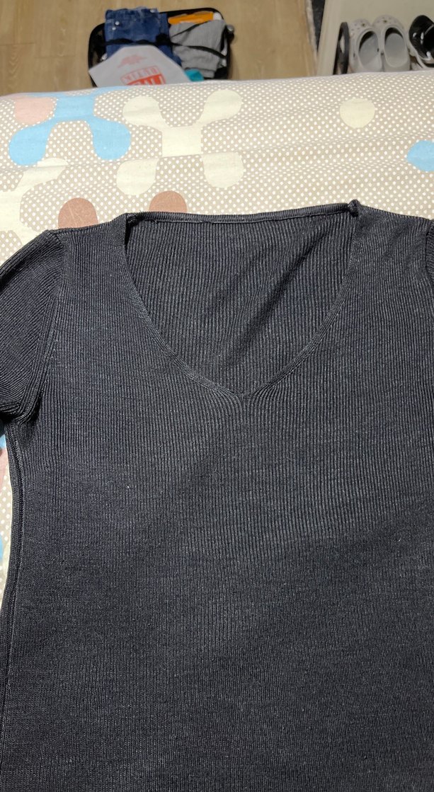 Siyah V Yaka Düğmeli Kadın Kazak - Görsel 2