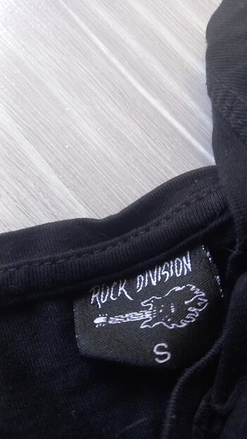 s Beden rock division tshirt