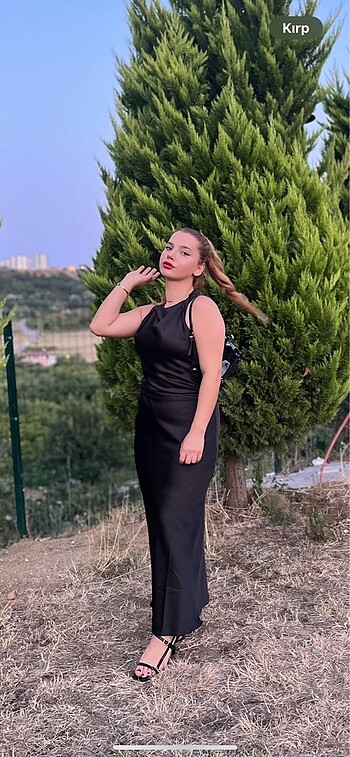 Siyah saten elbise