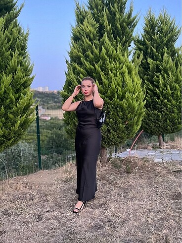 Zara Siyah saten elbise
