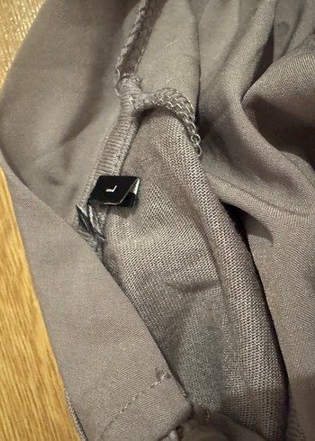 Bej Yüksek Yakalı Dökümlü Bluz - Görsel 4