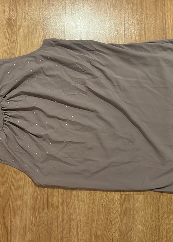 Bej Yüksek Yakalı Dökümlü Bluz - Görsel 2