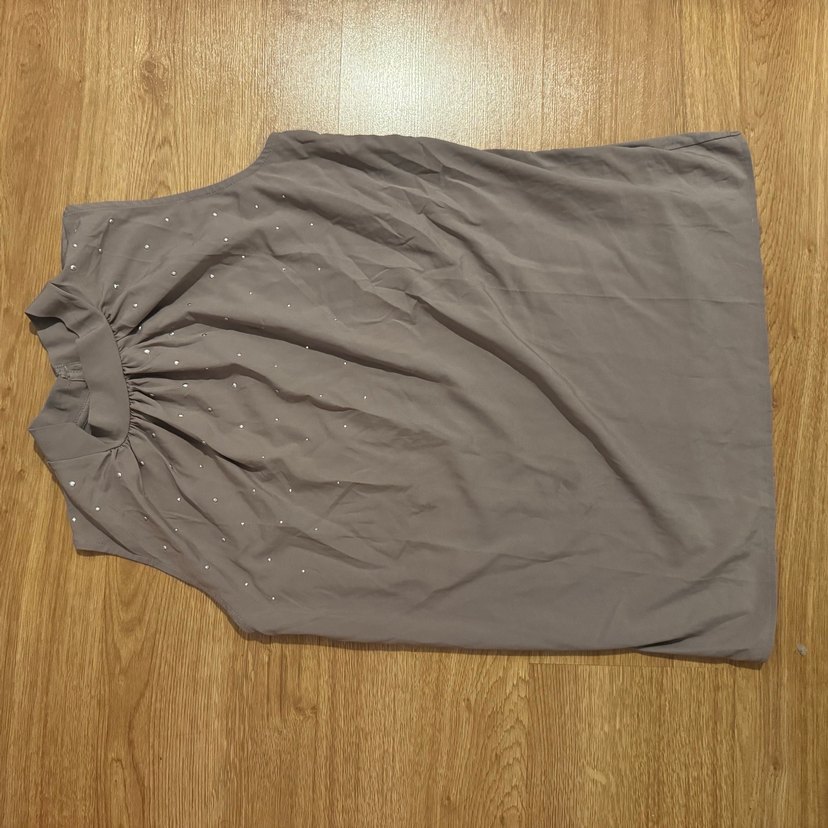 Bej Yüksek Yakalı Dökümlü Bluz - Görsel 2