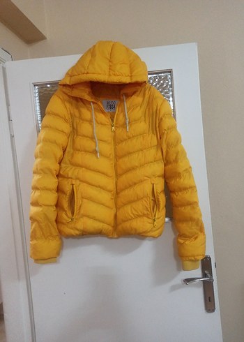 Sarı Kapüşonlu Kadın Kışlık Mont - Görsel 3