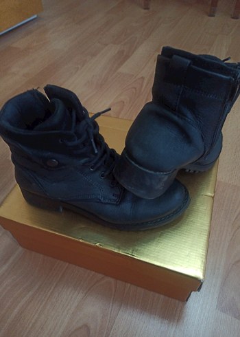 Siyah Deri Bağcıklı Blok Topuklu Bot - Görsel 2