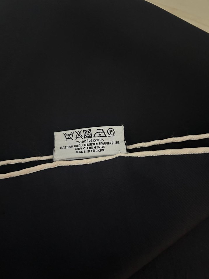 Siyah Kadın İpek Eşarp Velcro Detaylı - Görsel 2