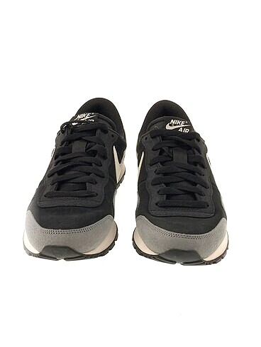 41 Beden Nike Spor Ayakkabı %70 İndirimli.