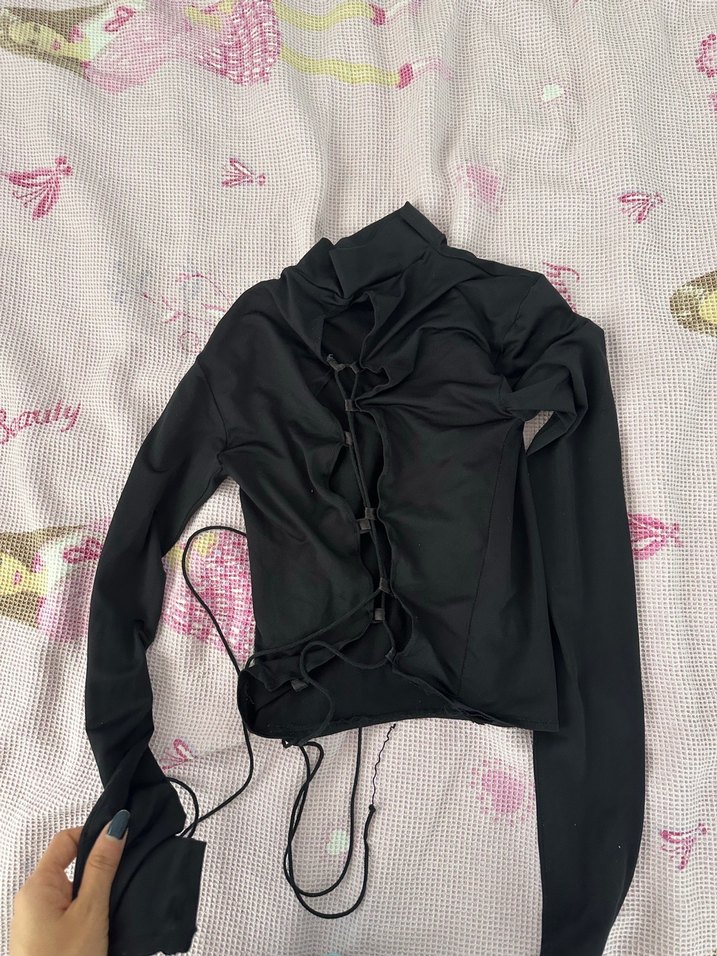 sırt dekolteli detaylı ipli bluz - Görsel 2