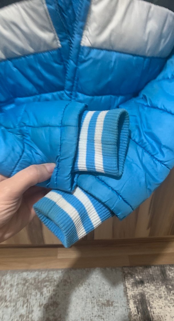 Mavi ve Gri Baskılı Fermuarlı Erkek Mont - Görsel 3