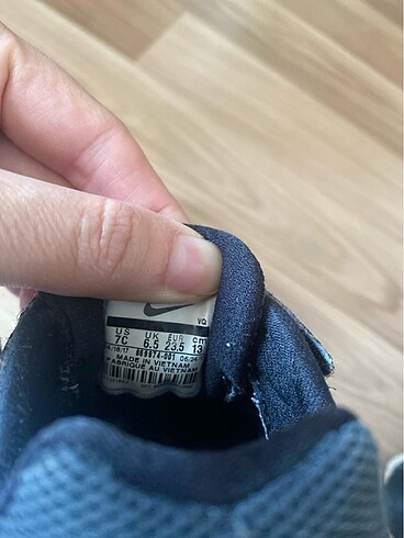 23 Beden siyah Renk Nike sandalet 23 numara
