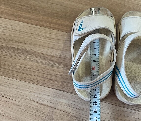 24 Beden çeşitli Renk 3adet sandalet 24