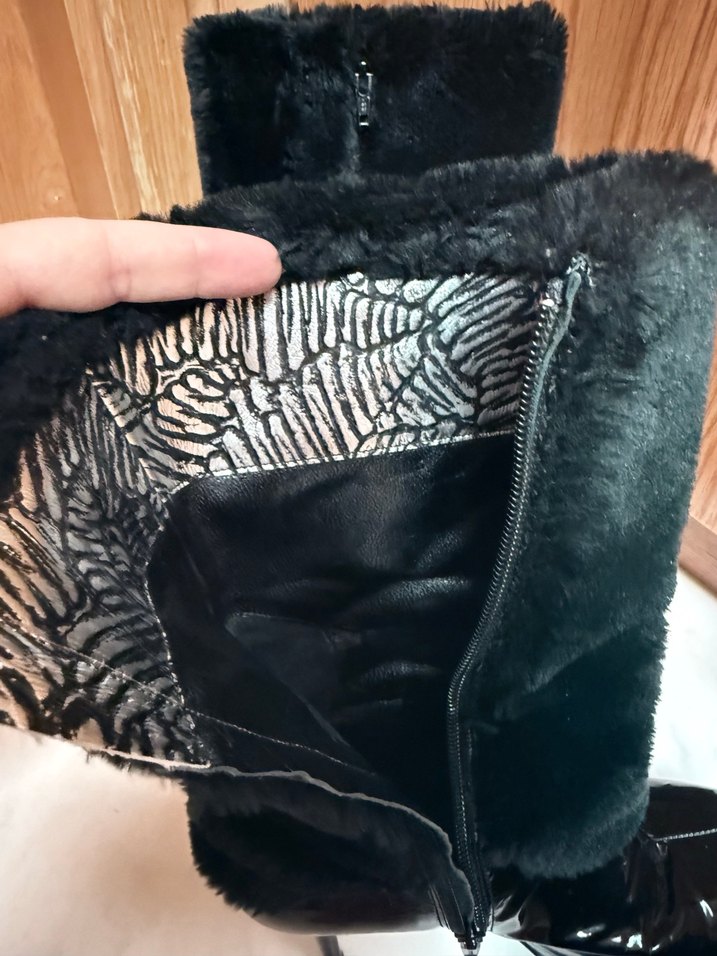 Kürk Detaylı Siyah Rugan Çizme - Görsel 3