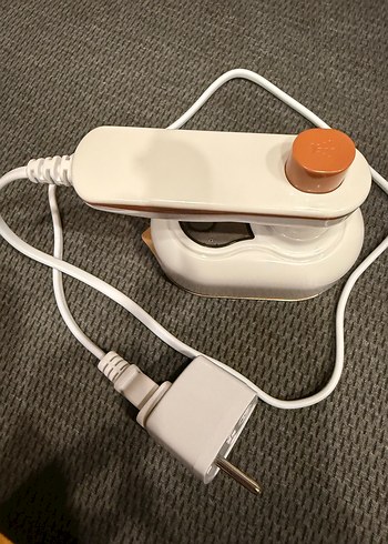 Beyaz Mini Seyahat Ütüsü - Görsel 3