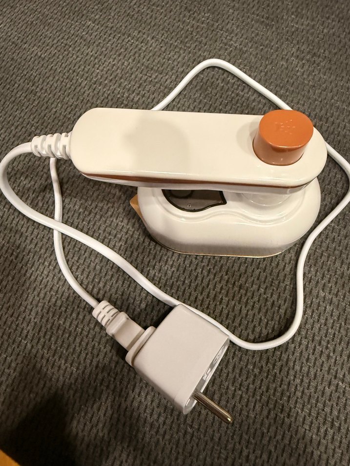 Beyaz Mini Seyahat Ütüsü - Görsel 3